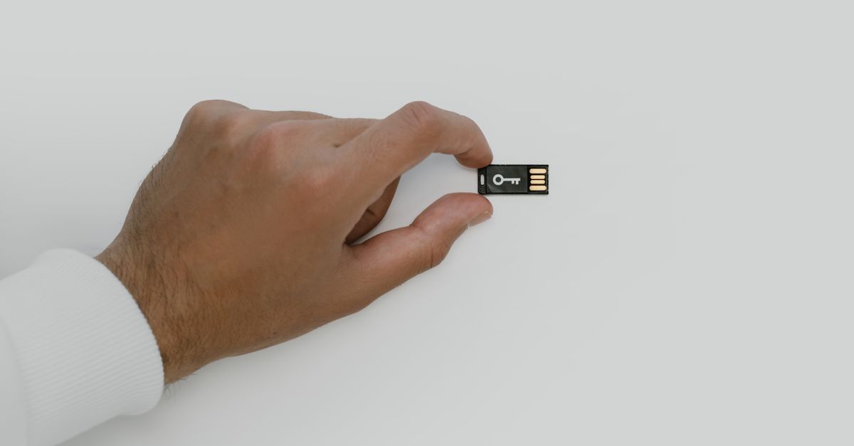 Why a Kiosk or Generic Key Copy Cannot Program Your Transponder — Lodi New Jersey Locksmith
